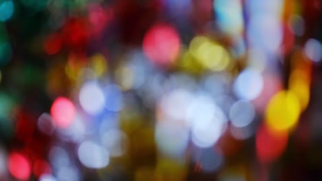bokeh navideño. luces desenfocadas de guirnaldas. luces de vacaciones borrosas de fondo