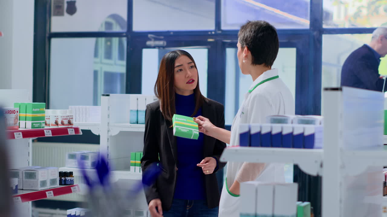 고객을 돕는 약리학자