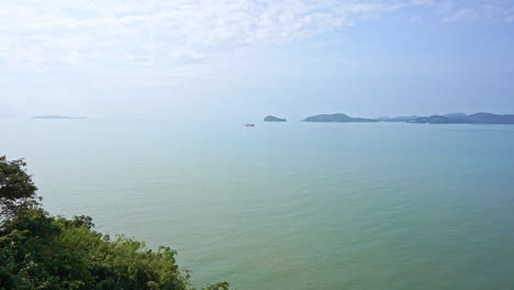 동남아시아의 만을 가로지르다