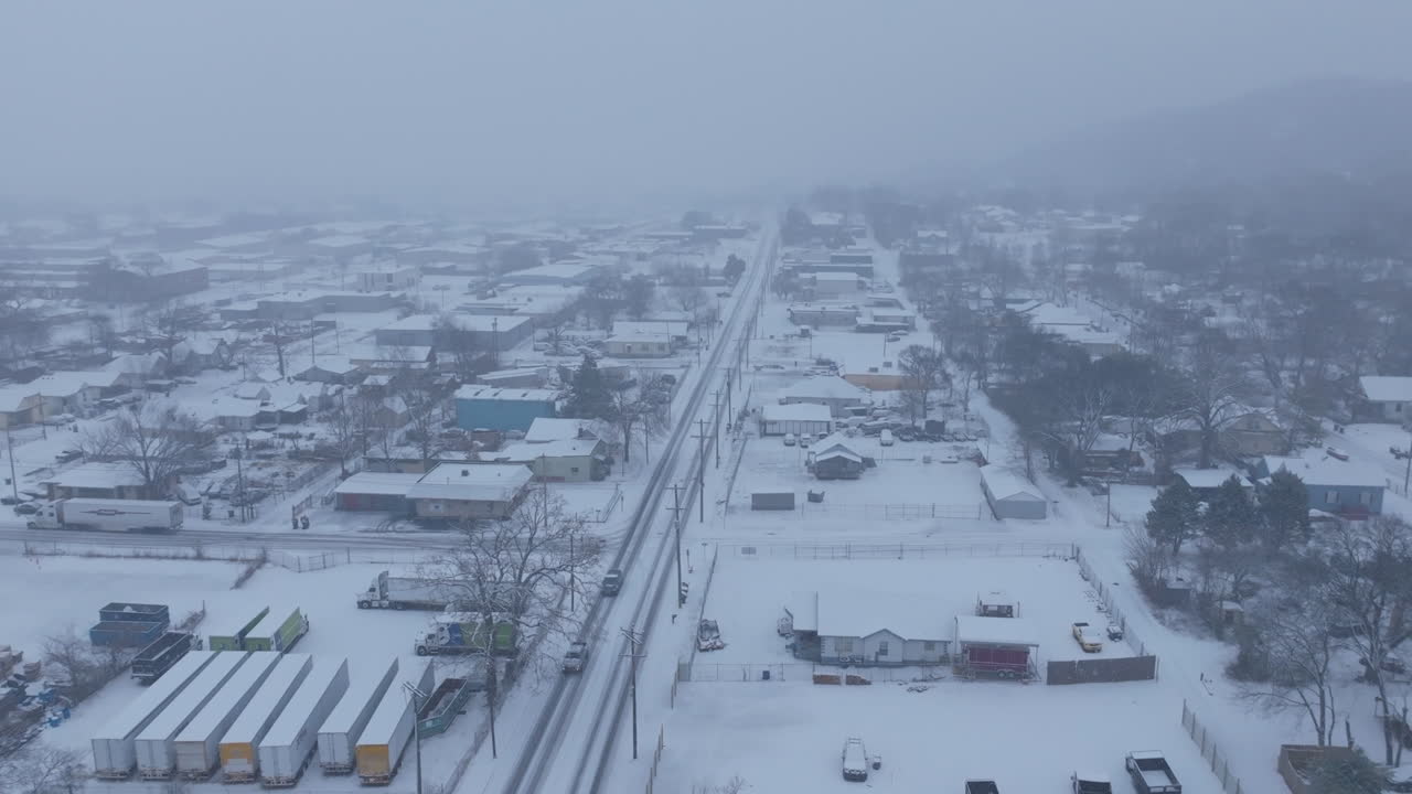 Aerial footage of Dodds Avenue in Chattanooga, TN during a snowstorm.