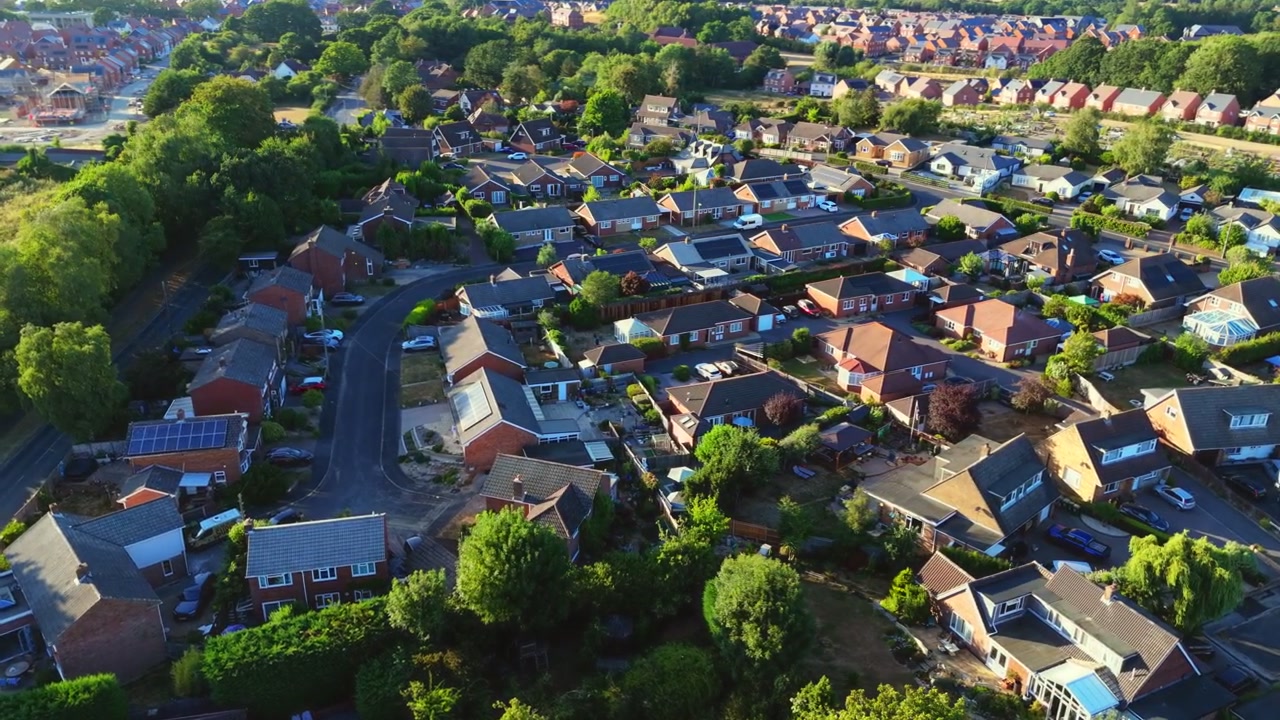Boorley Green è un villaggio semi-rurale nell'Hampshire vicino a Botley e Southampton. Presenta moderni complessi residenziali, case familiari, tranquilli vicoli ciechi e la campagna circostante.