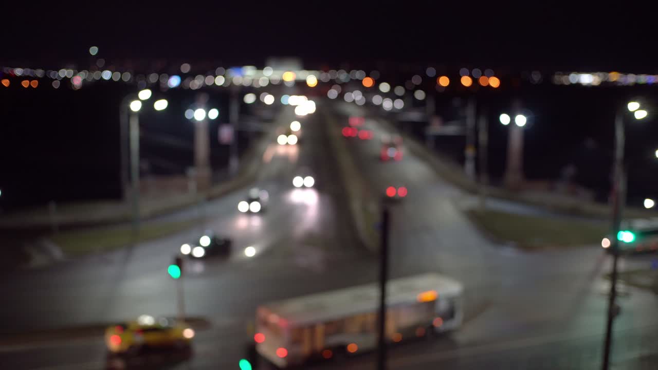 도시 거리에서 차의 흐릿한 불빛,  빈 거리,  비어있는 도로.