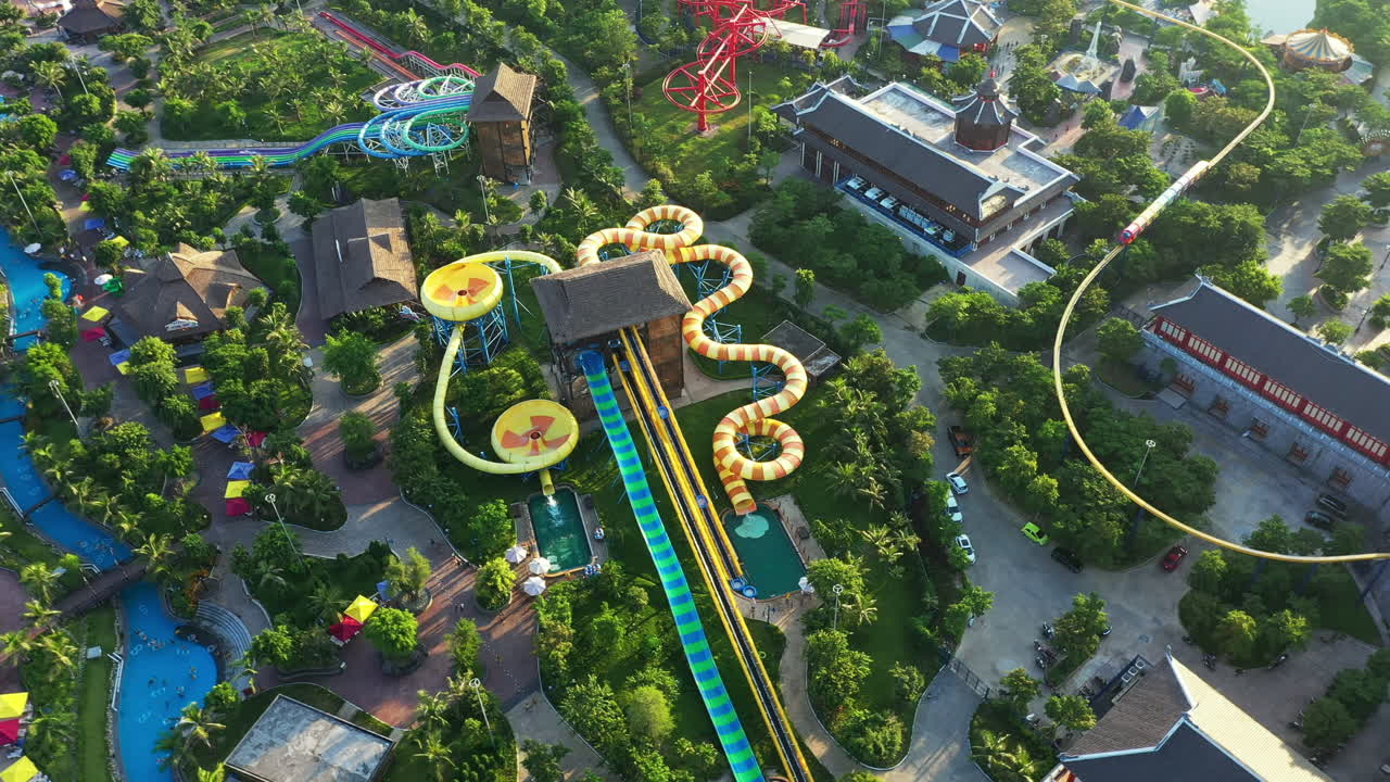 ¡ven y sube el tobogán!