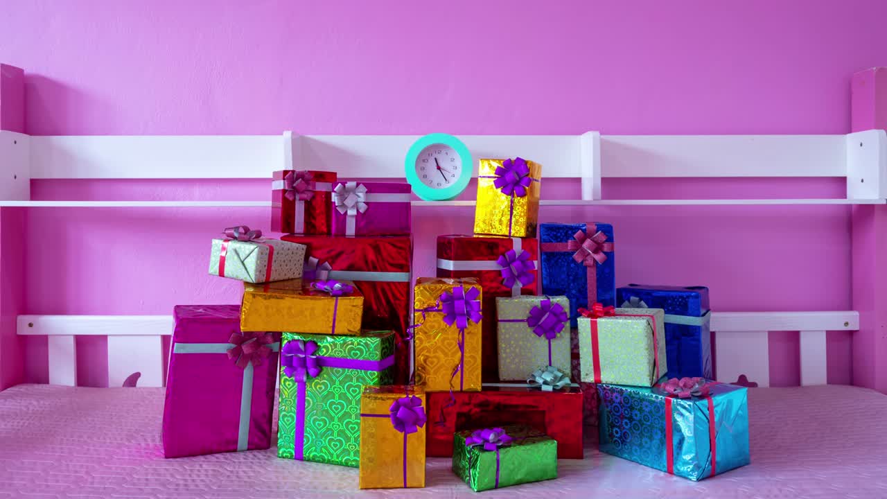 발렌타인 데이 휴일 선물 스 모션 장식과 선물 어린이 방에서 분홍색 배경에 선물 상자 스 모션을 애니메이션 원활한 루프