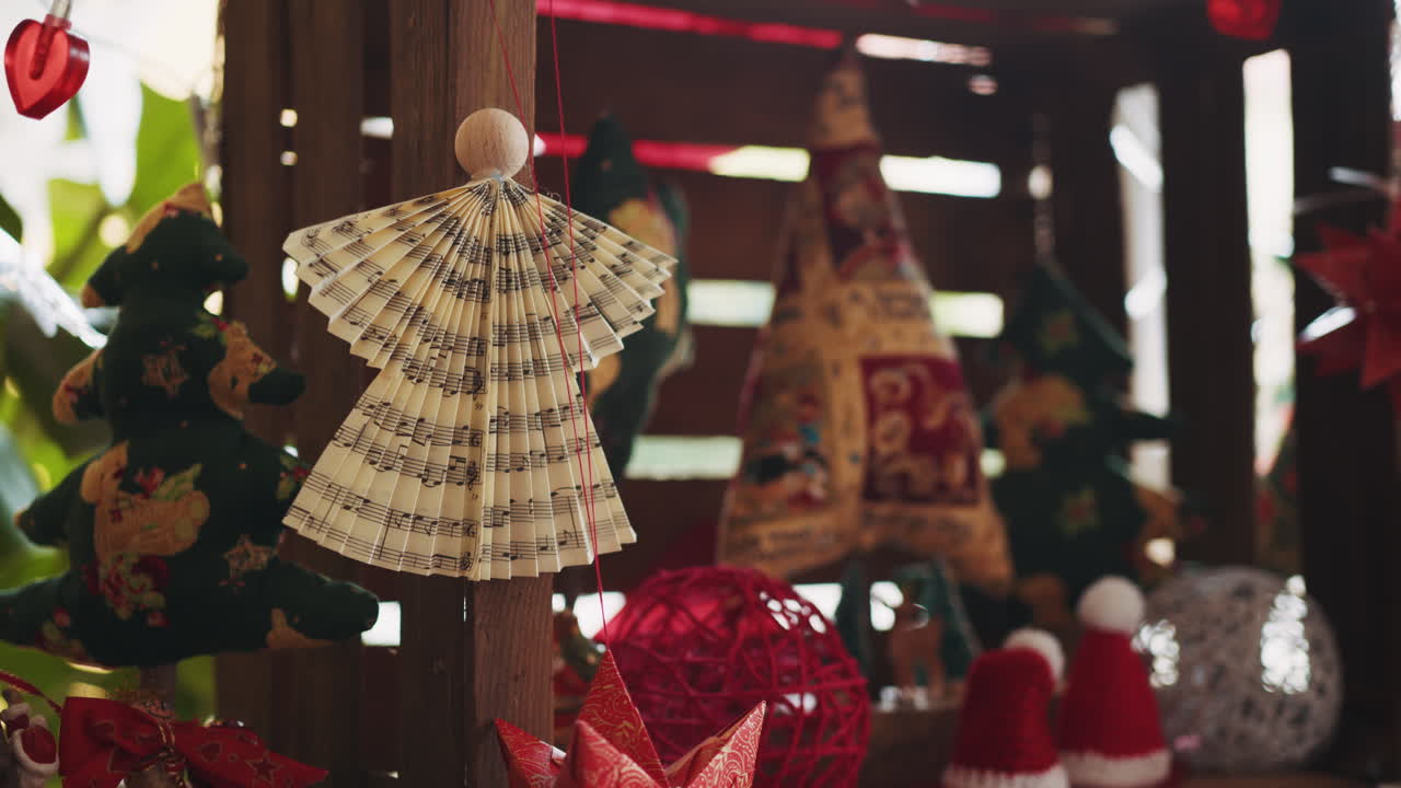 공예 박람회 에서 손으로 만든 크리스마스 장식품