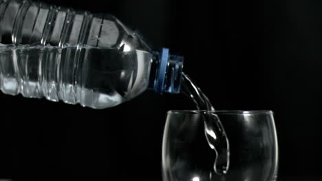 derramado agua en cámara súper lenta