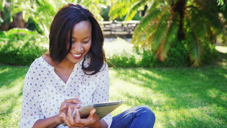 Portrait-of-woman-is-smiling-and-using-a-tablet-