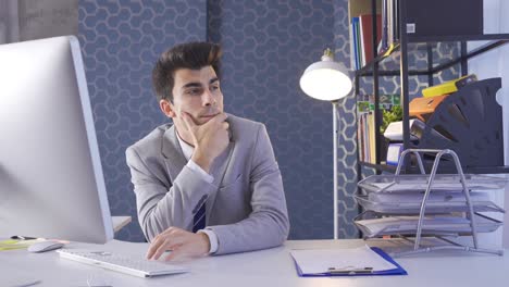trabajador de oficina cuidadoso.