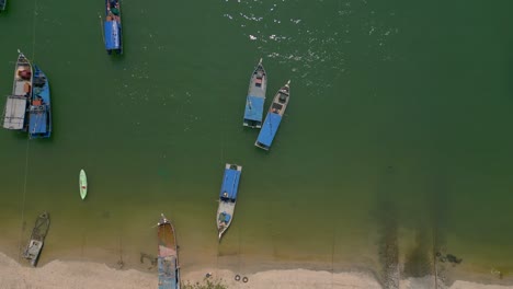 hot-summer-day-seratosa-island-beach-and-boats