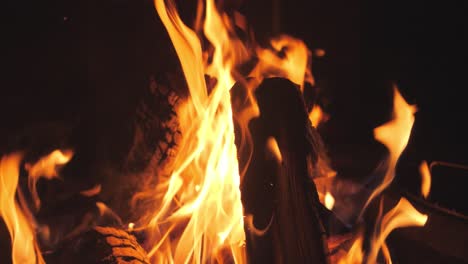 fuego en cámara lenta en una atmósfera meditativa de chimenea owen