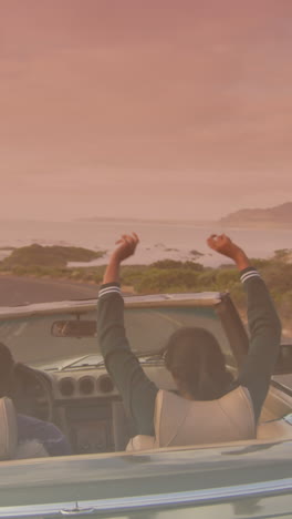 animación de una feliz pareja diversa conduciendo en un cabriolet