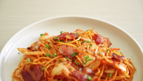 stir-fried-spaghetti-with-kimchi-and-bacon---fusion-food-style