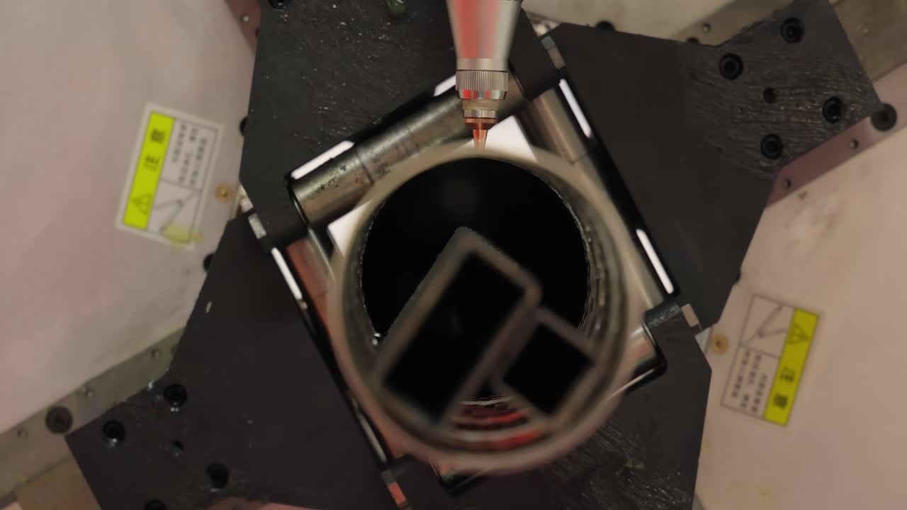 금속의 cnc 레이저 절단, 현대 산업 기술.