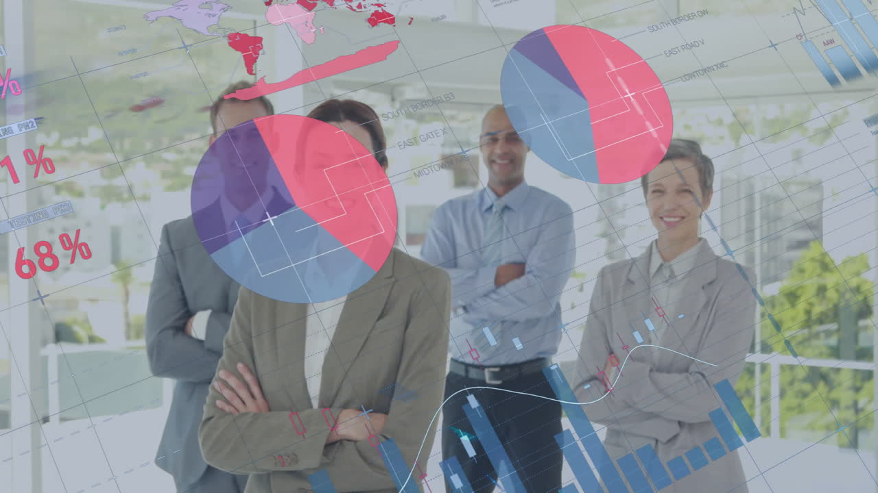 animación del procesamiento de datos financieros sobre diversas personas de negocios en la oficina