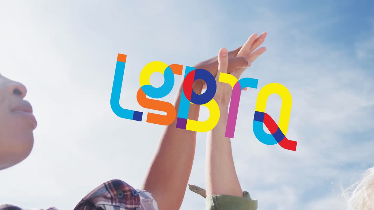 animación de lgbtq sobre las manos de una pareja de lesbianas al aire libre