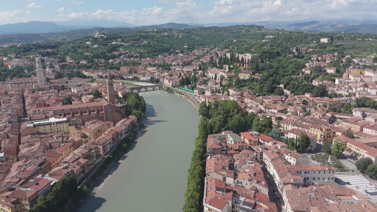 Romantico Lago di Toblino, Trentino Italia, ripresa con drone