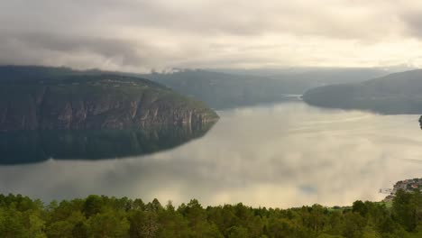 imágenes aéreas de la hermosa naturaleza de noruega.