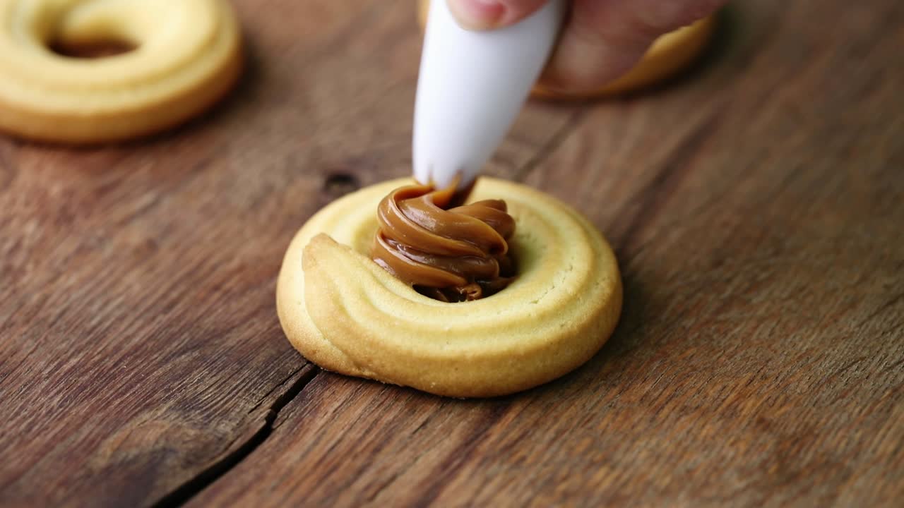 hacer galletas de mantequilla y caramelo