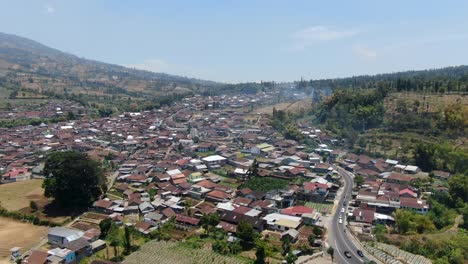 Acogedor-Pueblo-En-Temanggung,-Vista-Aérea-De-Drones