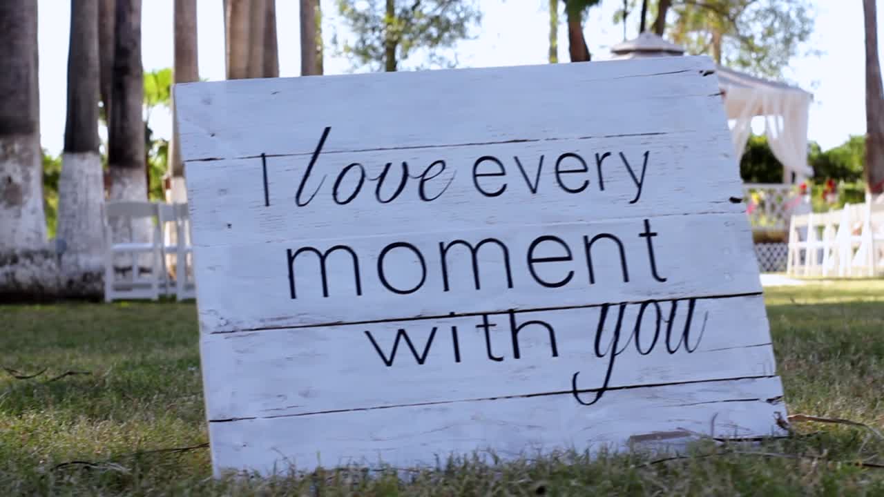 인용 부호의 슬로우 모션 슬라이딩 샷