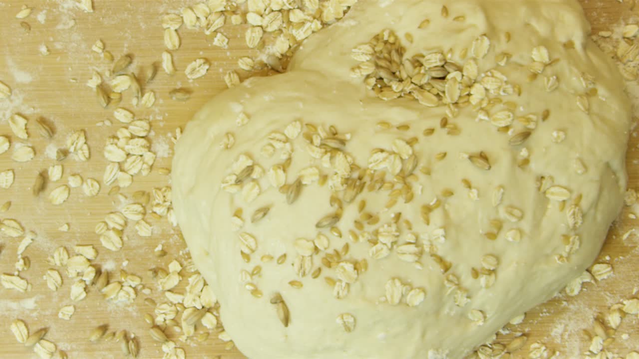 집에서 만든 전체 곡물 을 준비하는 것