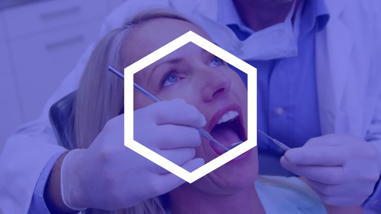 animação de padrão e tonalidade roxa sobre paciente na cadeira do dentista e dentistas