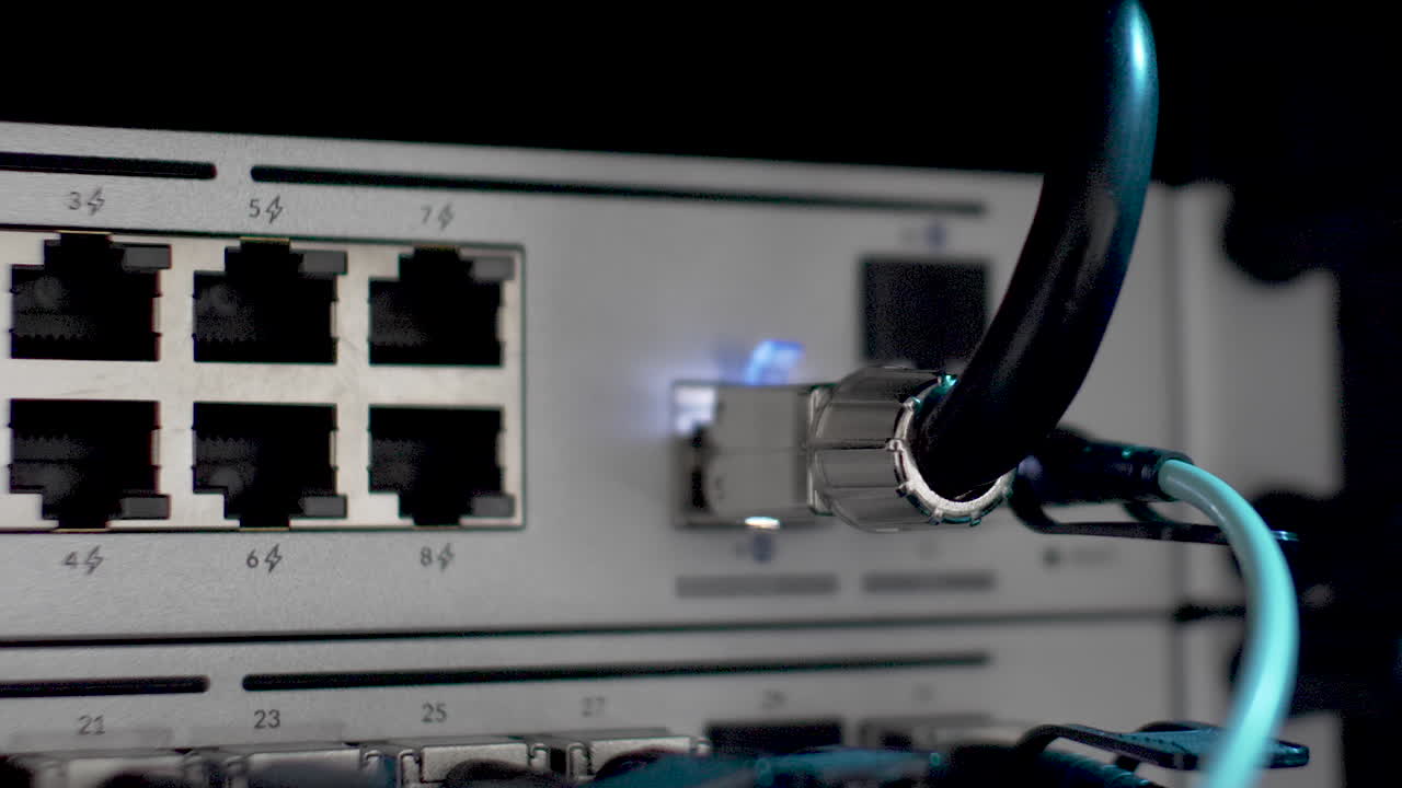 parte trasera del servidor de red servidor rack con luces led parpadeantes