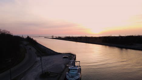 Giro-Lento-Y-Bajo-Canal-Muskegon