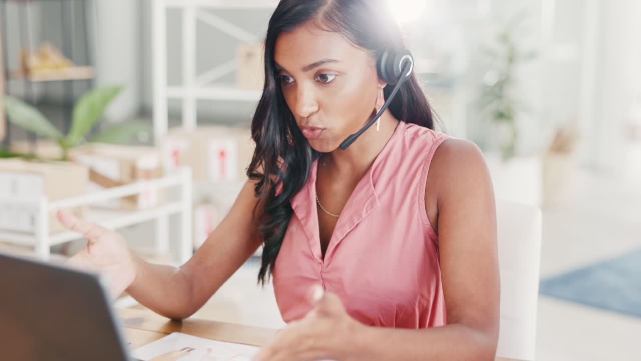 Stress, mal di testa e una donna in un call center