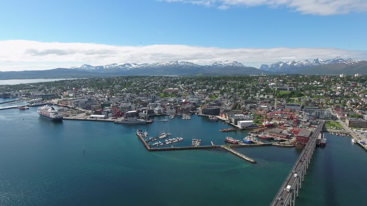 tromsø, noruega imágenes aéreas. tromsø es considerada la ciudad más septentrional del mundo con una población superior a 50.000.