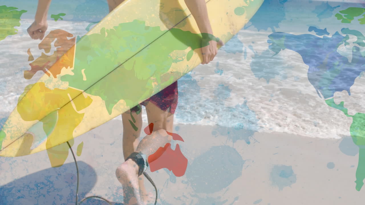 animación del mapa del mundo sobre la sección media de un surfista caucásico que corre hacia el agua