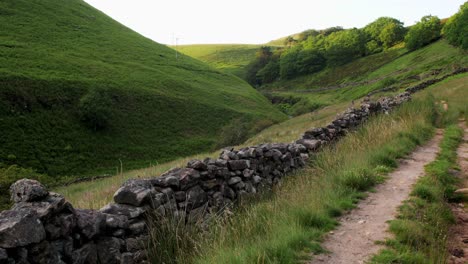 Caminos-En-El-Distrito-De-Los-Picos,-Reino-Unido