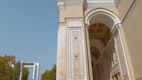 El-Teatro-Bolshoi-Académico-Estatal-Del-Teatro-Navoi-Es-El-Teatro-De-ópera-Nacional-En-Tashkent,-Uzbekistán