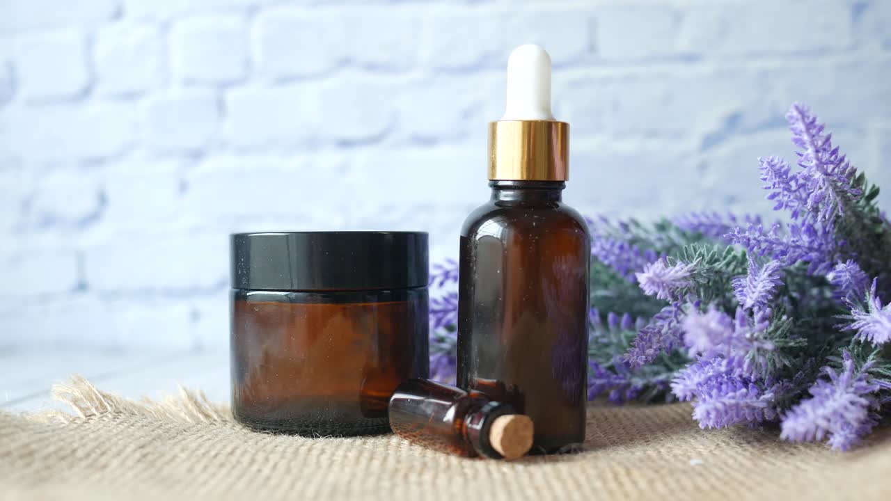 productos naturales para el cuidado de la piel con lavanda