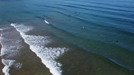 Surf-lesson-on-the-beach-of-Zarautz,-Spain