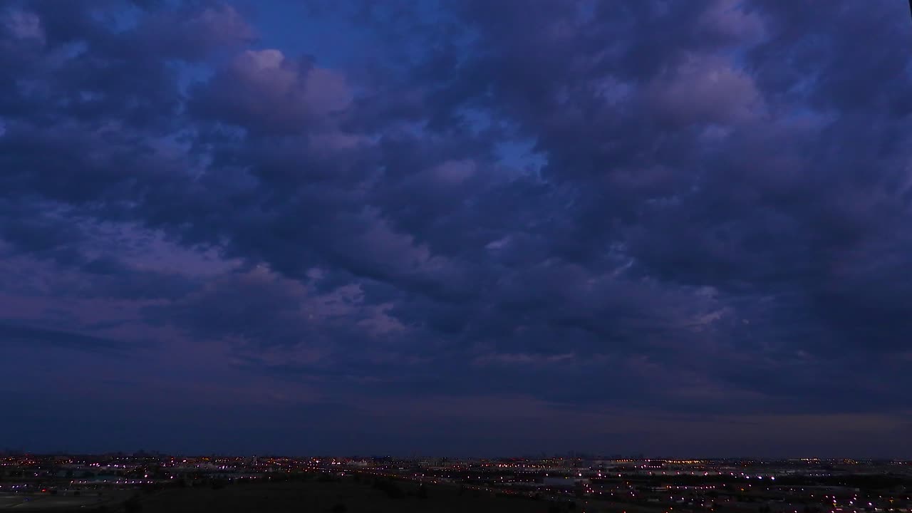 Golden Hour to Twilight Timelapse of Sky in Suburbs of Toronto, Canada