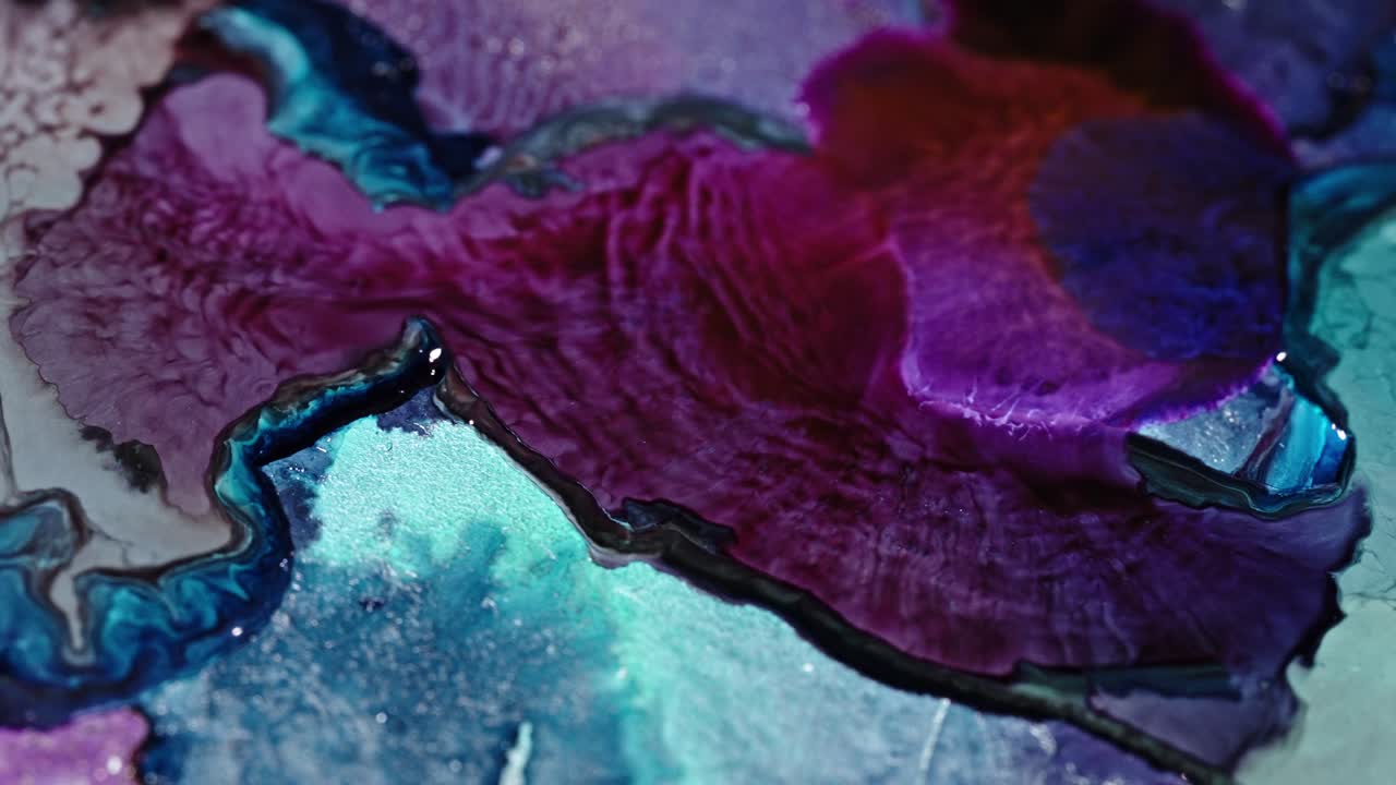 colores vívidos de tinta extendiéndose a través del agua, concepto de arte abstracto