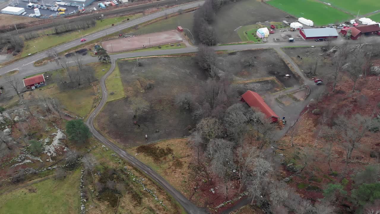 흐린 날 시골 풍경