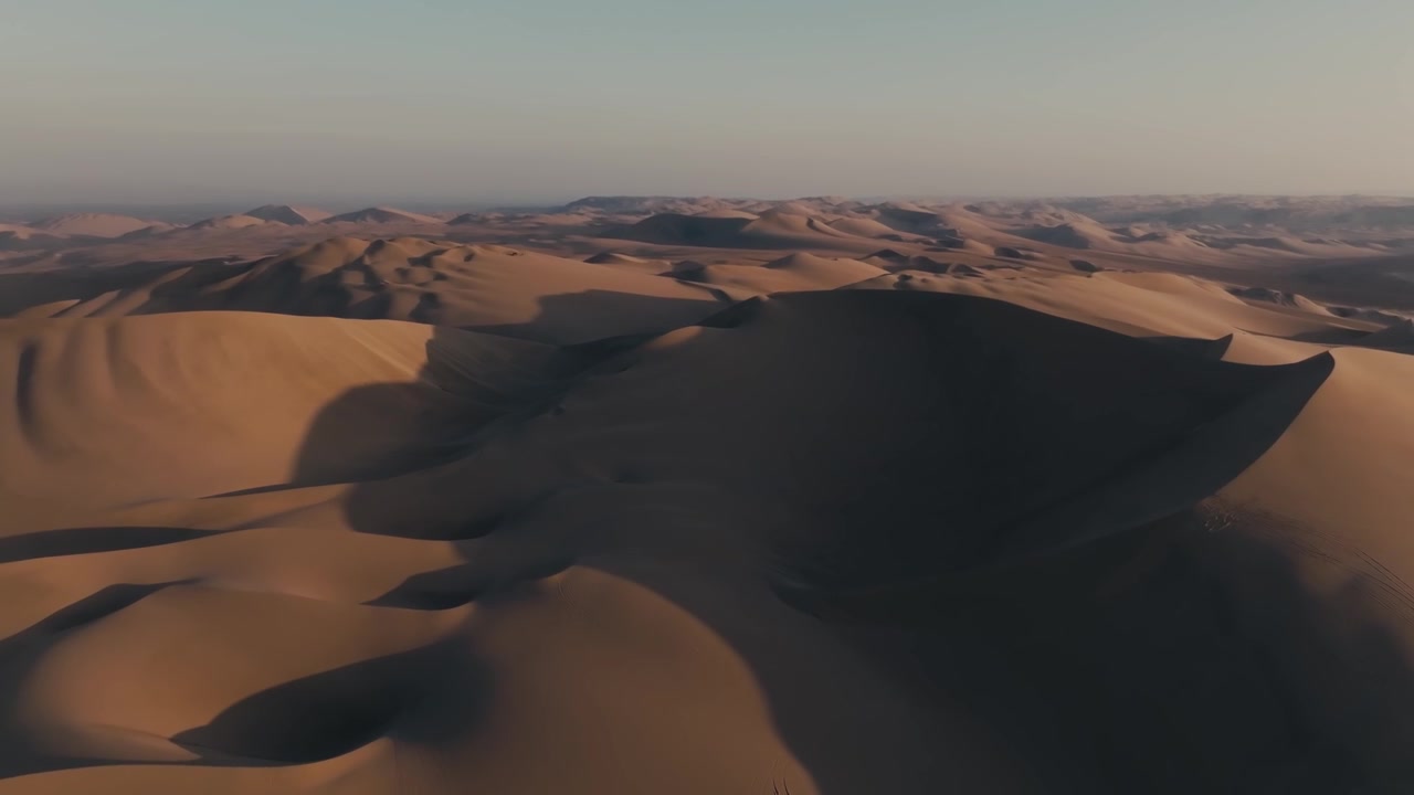 Vista aerea panoramica dell'oasi desertica di Huacachina in Perù