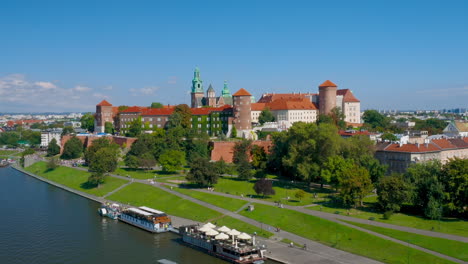 Beautiful-view-of-Wawel-Castle-in-Krakow-with-the-nearest-bridge-with-traffic-at-summer,-sunny-day