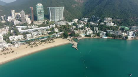 skyline von hong kong repulse bay mit luxuriösen wohnkomplexen an einem schönen klaren tag, luftaufnahme