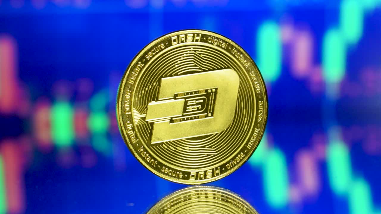 primer plano de una sola moneda de guion dorado en un suelo de espejo con simbolización del aumento de existencias en el fondo