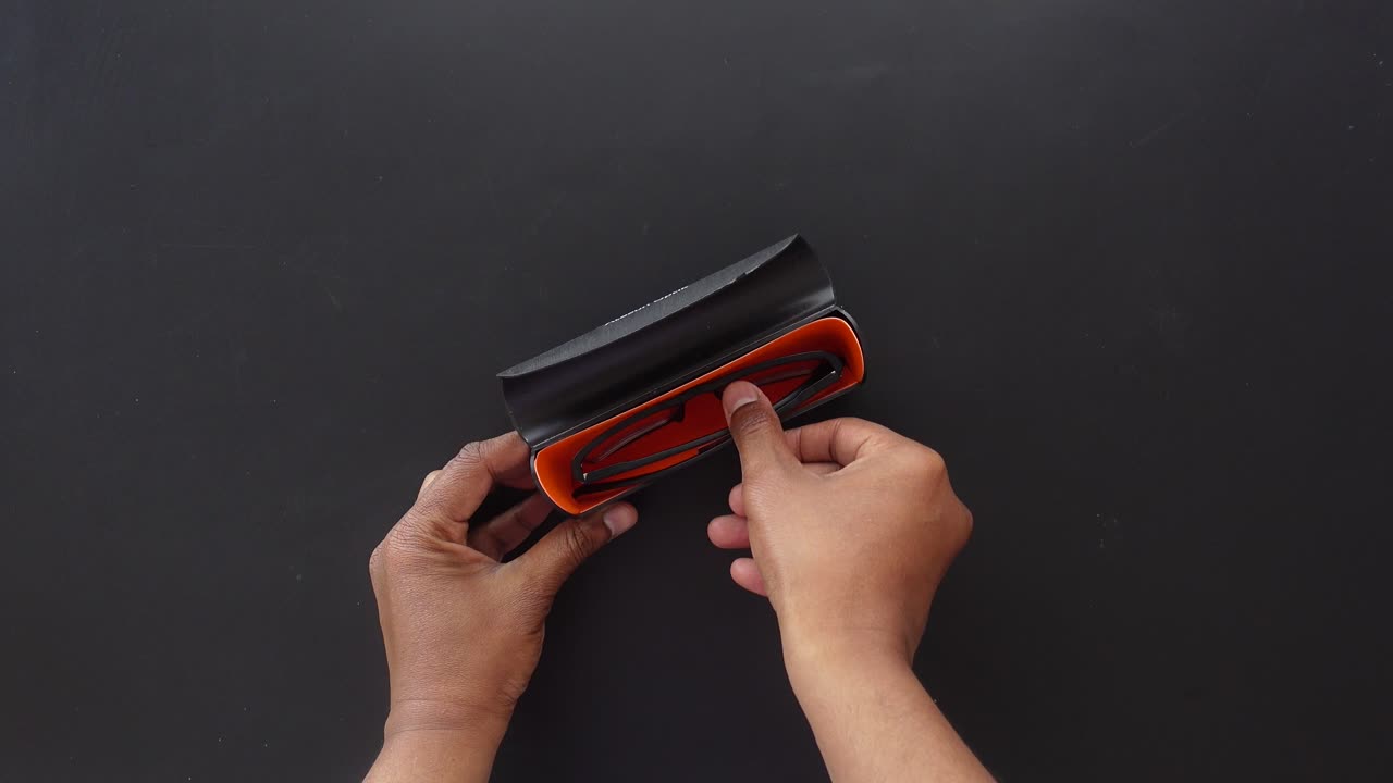 손 열기 안경 케이스