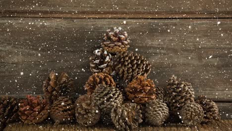 animación de la nieve cayendo sobre las conas de pino