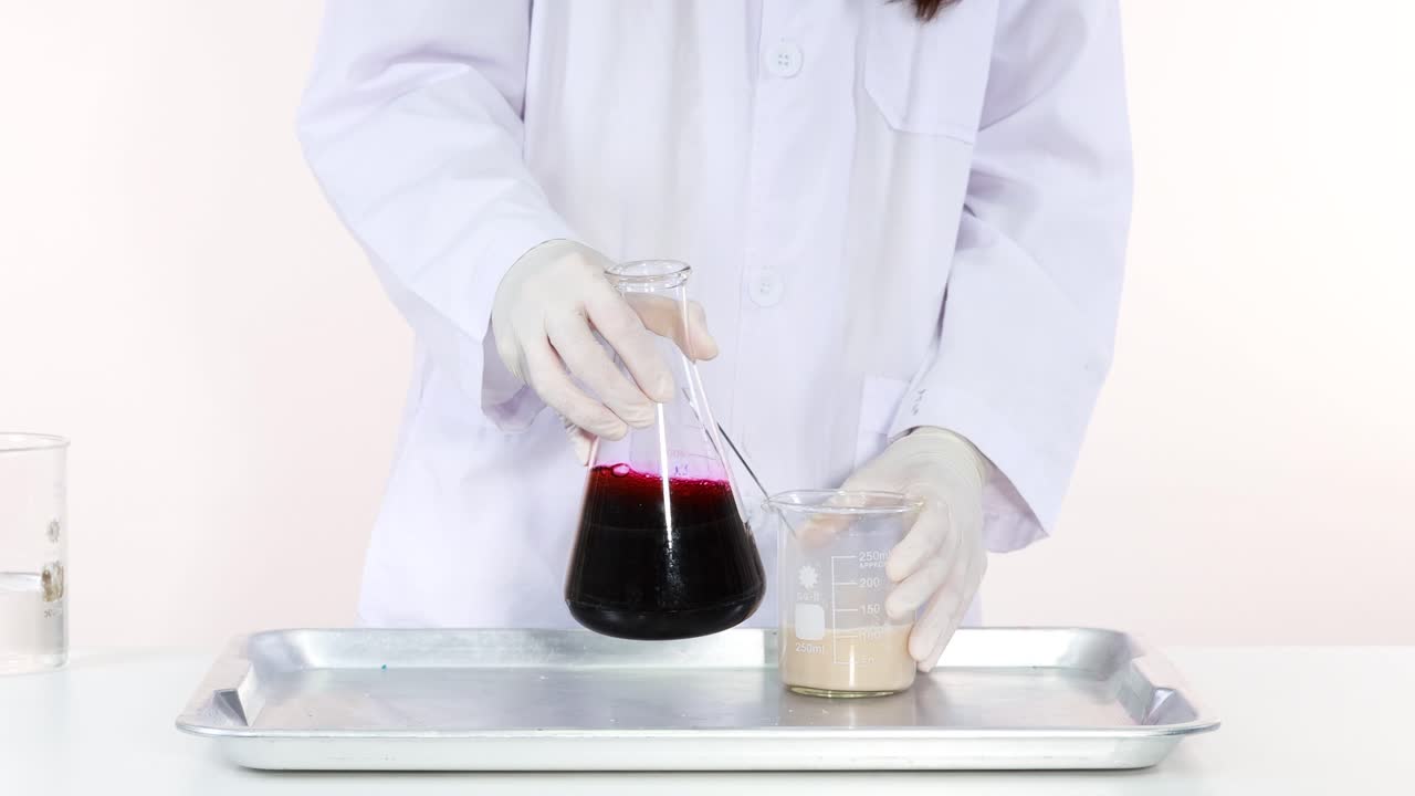 reacción del catalizador con agitación en un entorno de laboratorio