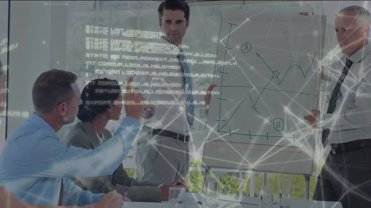 animación del procesamiento de datos y red de conexiones a través de personas de negocios en la reunión
