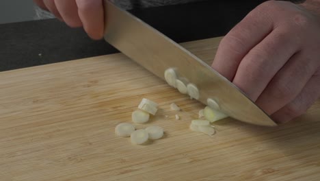 Kochen-Von-Gemüse-In-Der-Küche-Zu-Hause