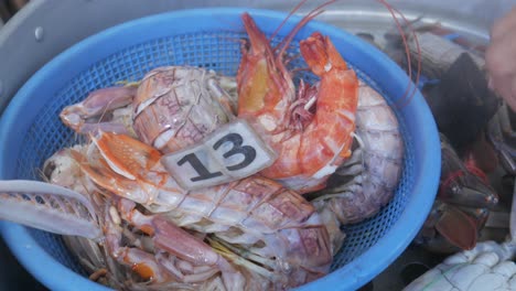 cocinar mariscos en el vapor camarón mantis camarón tigre negro camarón lleno de astaxantina