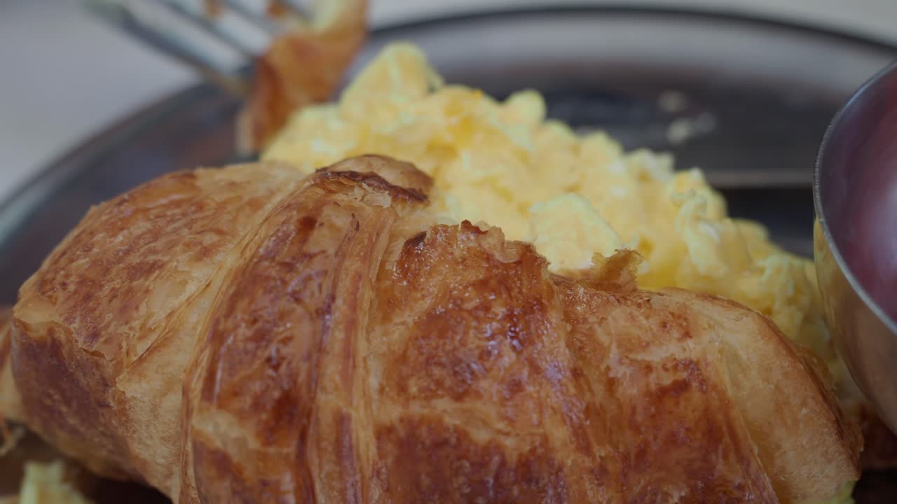 Croissant with Scrambled Eggs