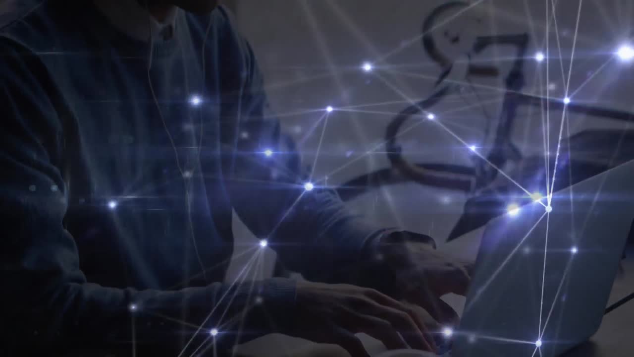 노트북을 사용하는 사람에 대해 빛나는 연결의 웹